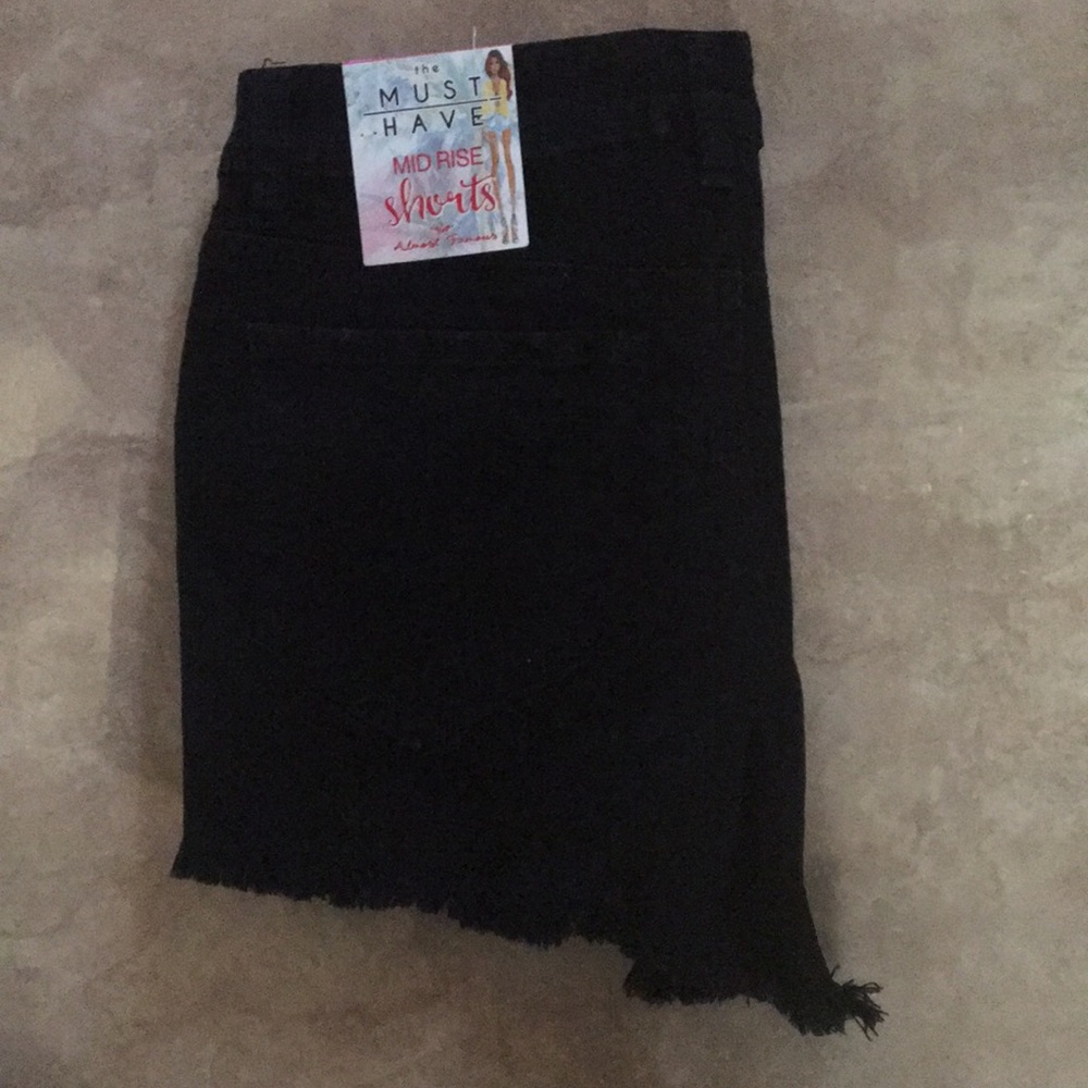 Almost Famous Mid Rise Shorts - Picture 3 of 5